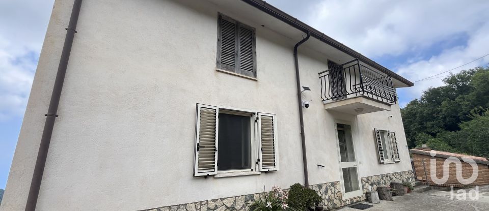 Casa indipendente 5 locali di 251 m² in - (87030)