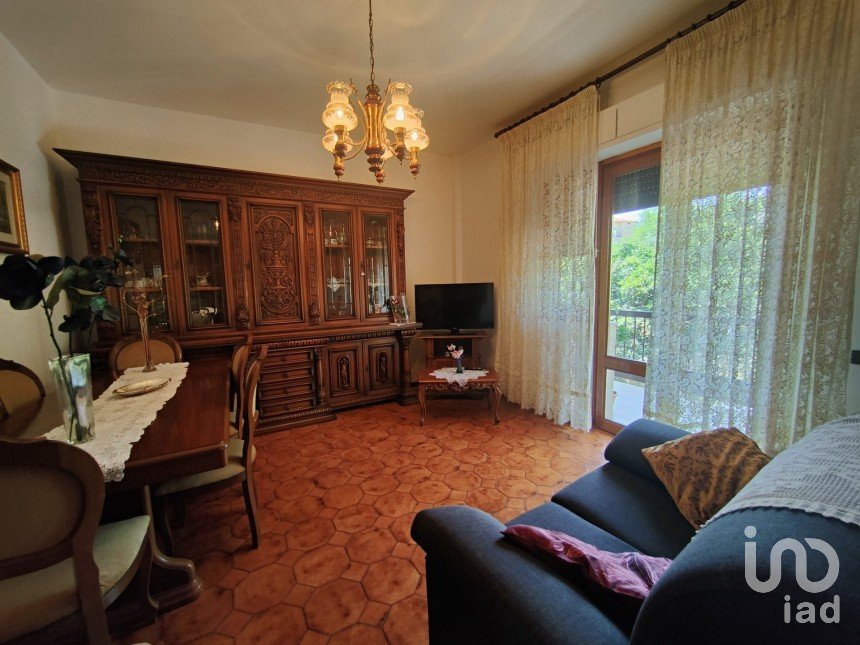 Appartamento 7 locali di 110 m² a Offida (63073)