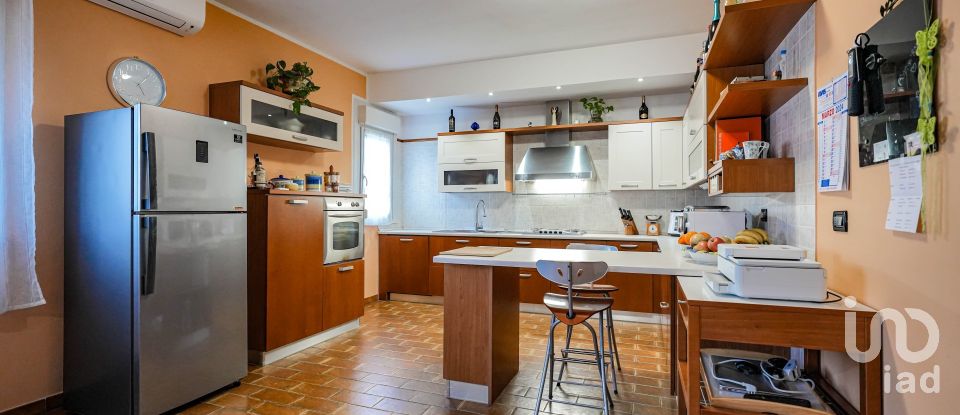 House 8 rooms of 343 m² in Portomaggiore (44015)
