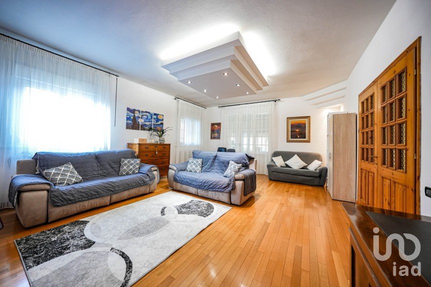 House 8 rooms of 343 m² in Portomaggiore (44015)