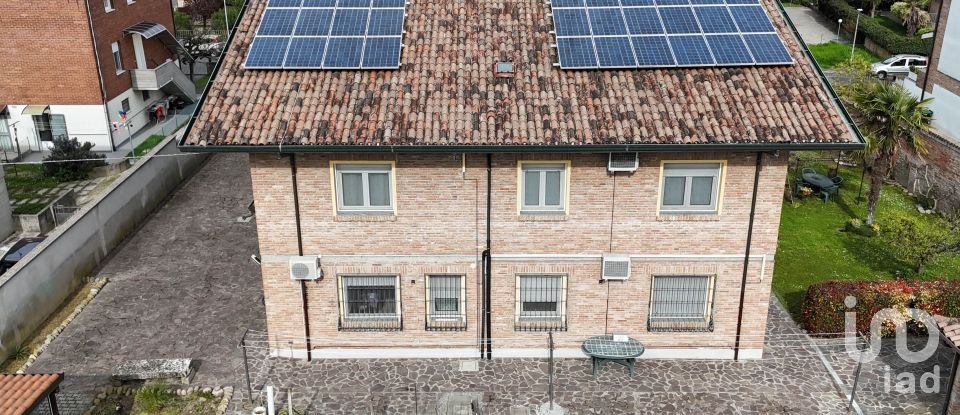 House 8 rooms of 343 m² in Portomaggiore (44015)