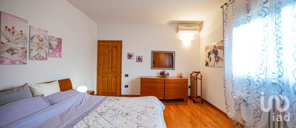 House 8 rooms of 343 m² in Portomaggiore (44015)