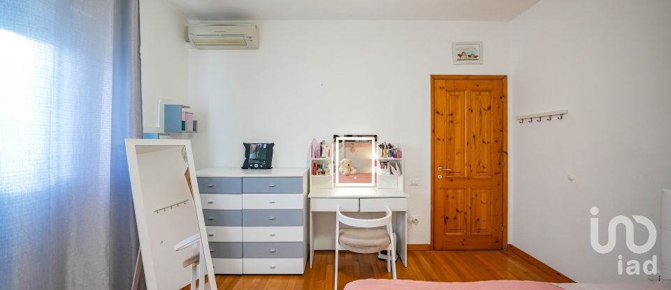 House 8 rooms of 343 m² in Portomaggiore (44015)