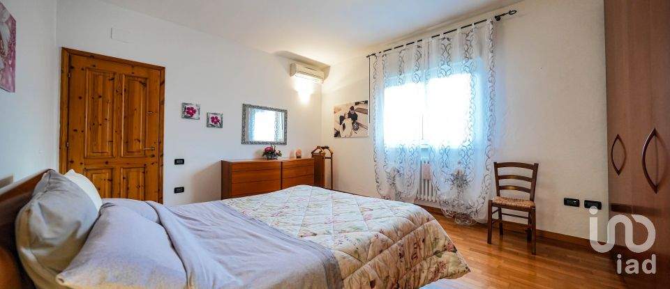 House 8 rooms of 343 m² in Portomaggiore (44015)