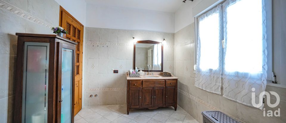 House 8 rooms of 343 m² in Portomaggiore (44015)