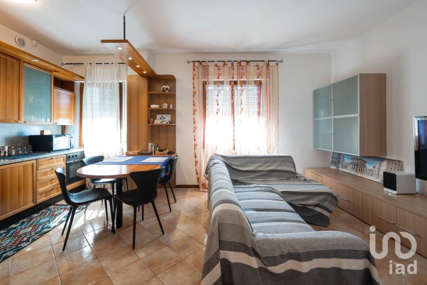 Four-room apartment of 107 m² in Brescia (25132)