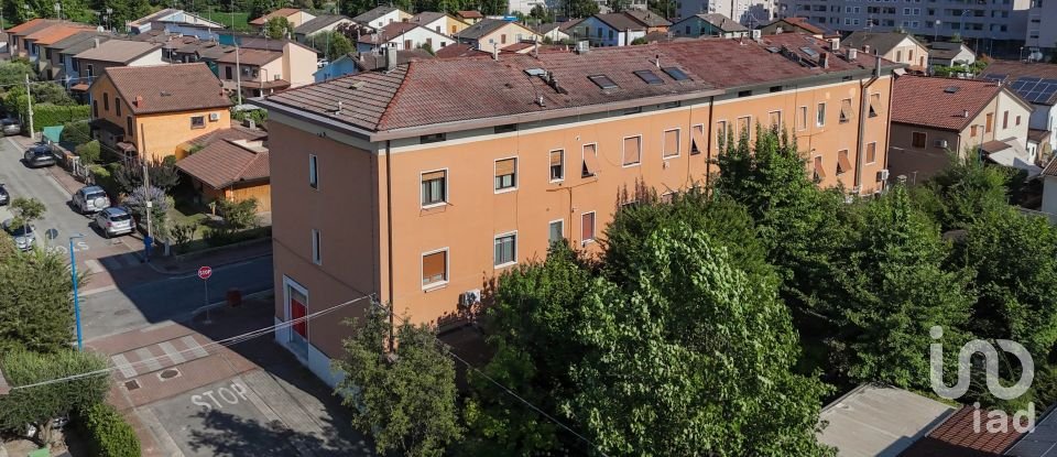 Four-room apartment of 107 m² in Brescia (25132)