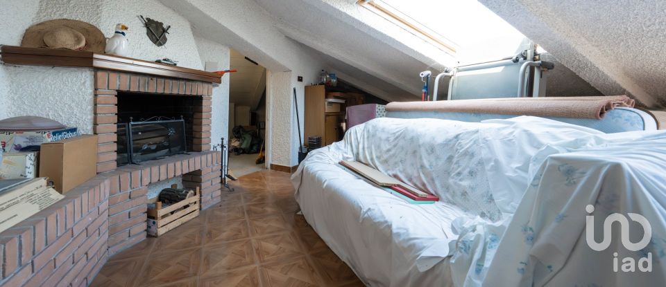 Four-room apartment of 107 m² in Brescia (25132)