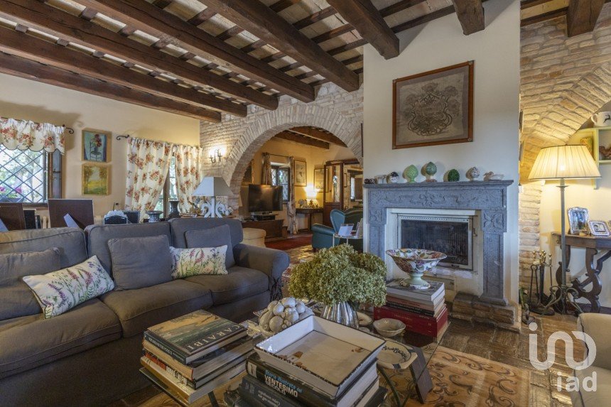 Casale 14 locali di 400 m² in Porto Recanati (62017)