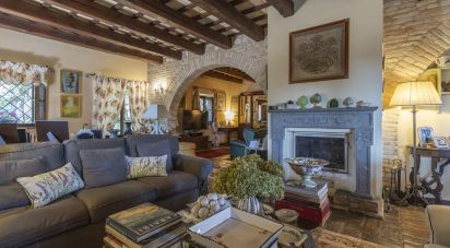 Casale 14 locali di 400 m² in Porto Recanati (62017)