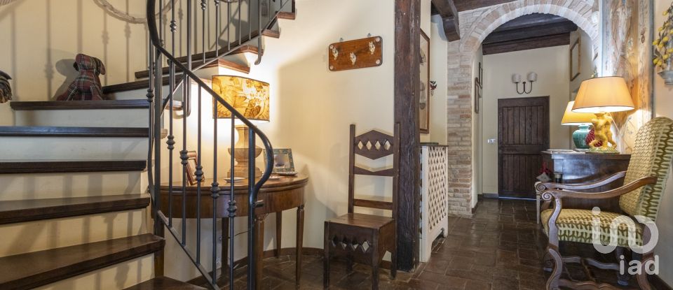 Casale 14 locali di 400 m² in Porto Recanati (62017)