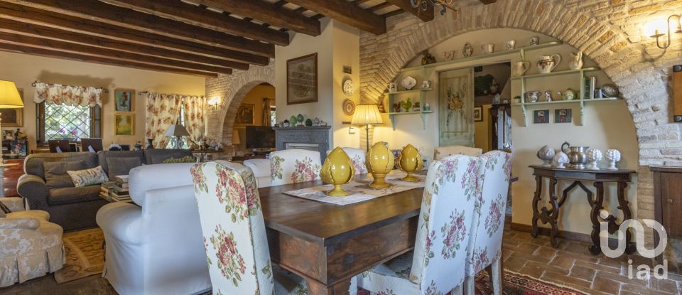 Casale 14 locali di 400 m² in Porto Recanati (62017)