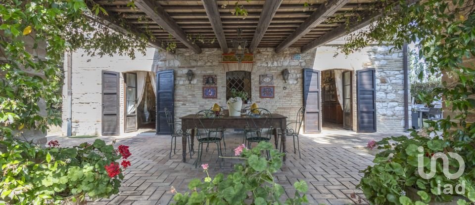 Casale 14 locali di 400 m² in Porto Recanati (62017)