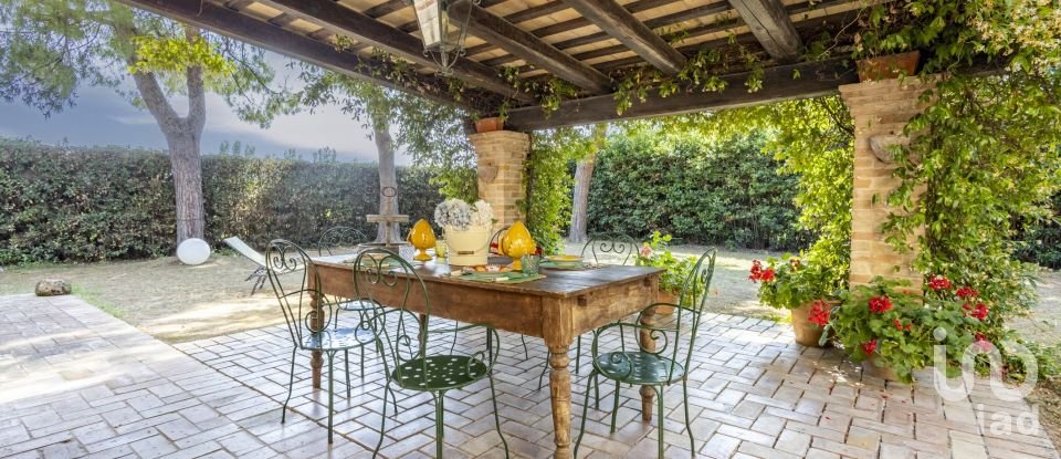 Casale 14 locali di 400 m² in Porto Recanati (62017)