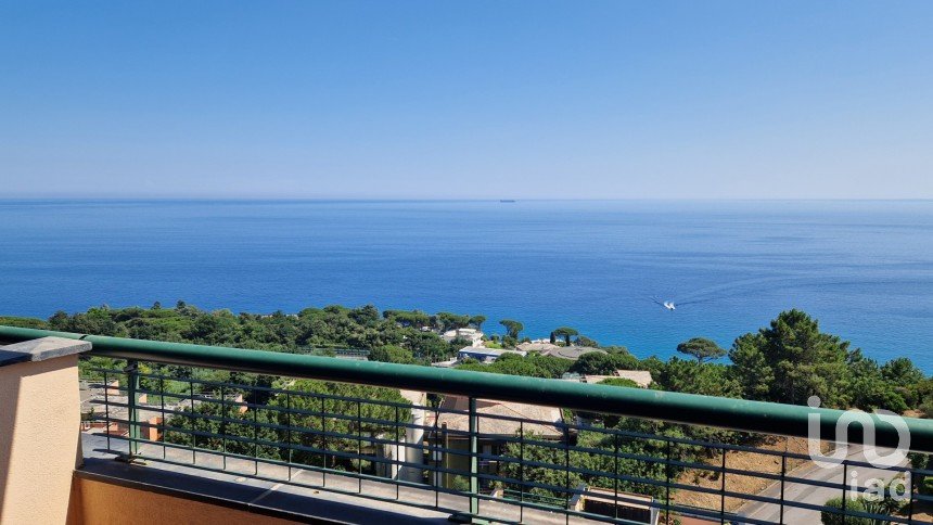 Loft 6 locali di 105 m² a Varazze (17019)