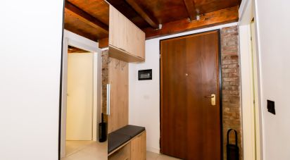 Loft 3 rooms of 47 m² in Genova (16137)