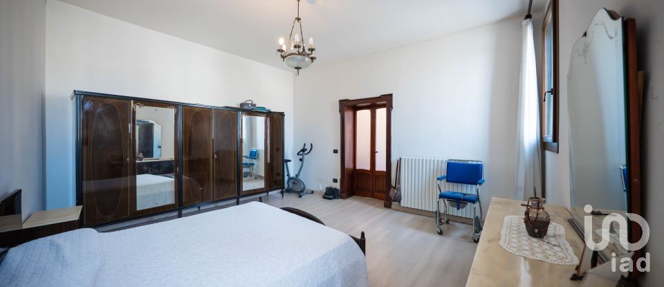 House 11 rooms of 610 m² in Crespino (45030)