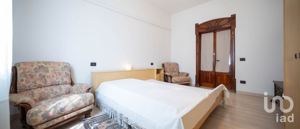 House 11 rooms of 610 m² in Crespino (45030)