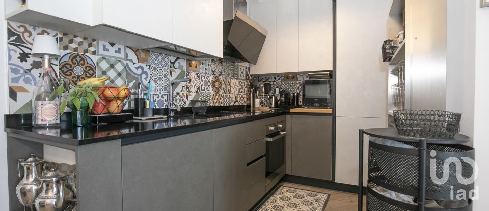 Apartment 6 rooms of 90 m² in Genova (16121)