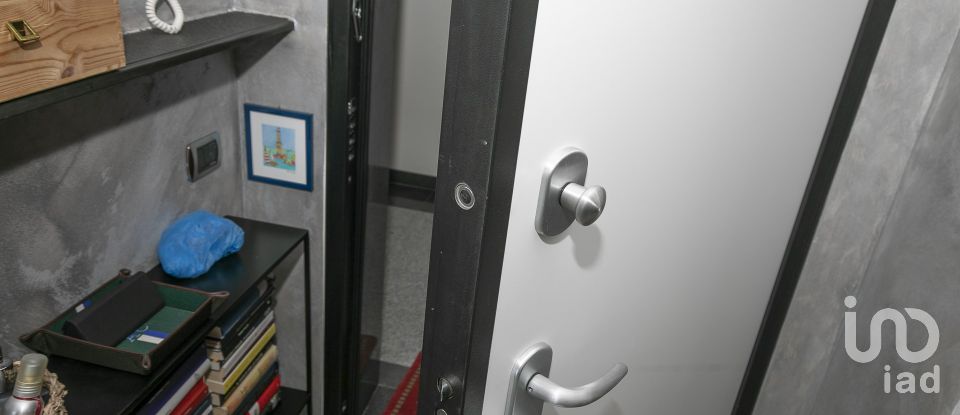 Apartment 6 rooms of 90 m² in Genova (16121)