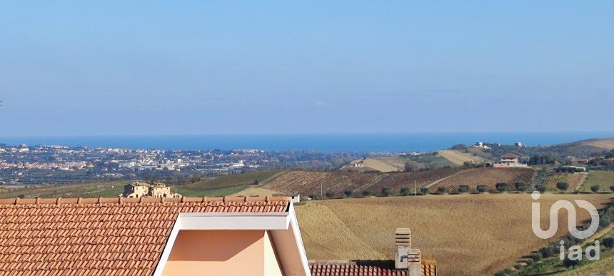 Apartment 11 rooms of 205 m² in Notaresco (64024)