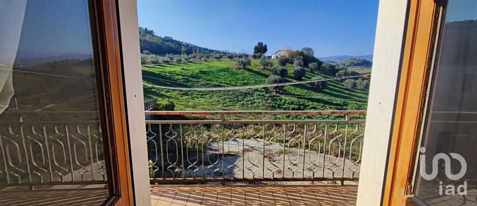 Apartment 11 rooms of 205 m² in Notaresco (64024)