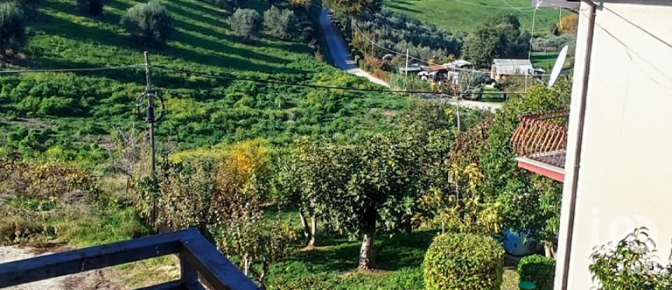 Apartment 11 rooms of 205 m² in Notaresco (64024)