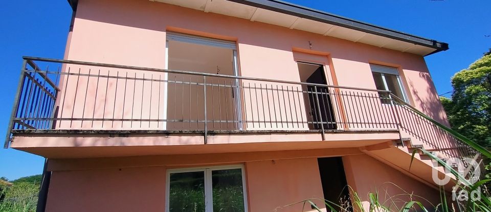 Casa indipendente 3 locali di 103 m² in Brebbia (21020)