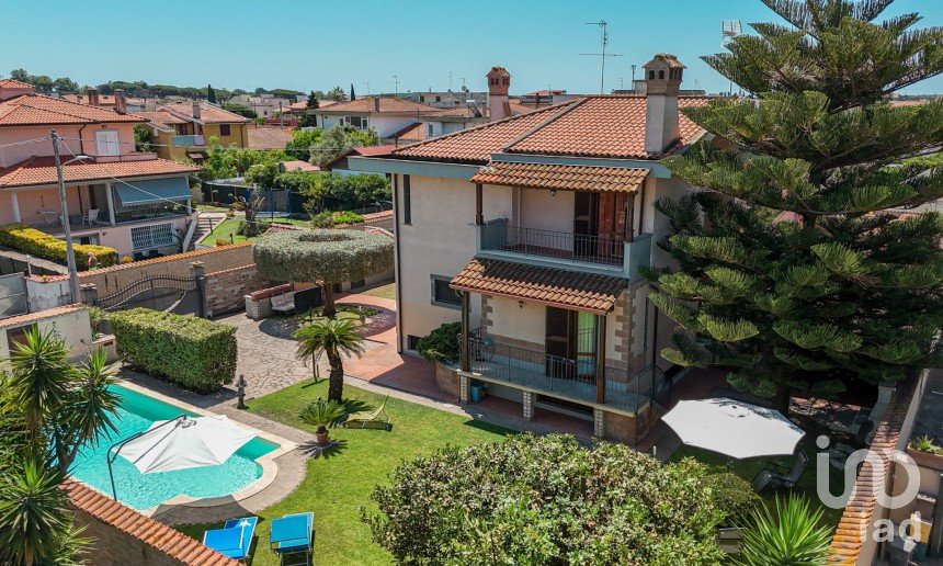 House boat 8 rooms of 296 m² in Anzio (00042)