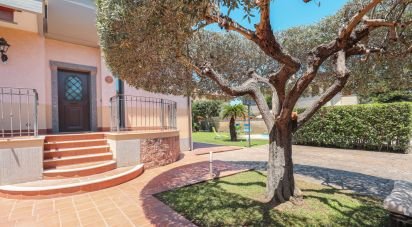 Villa Bifamiliare 8 locali di 296 m² in Anzio (00042)