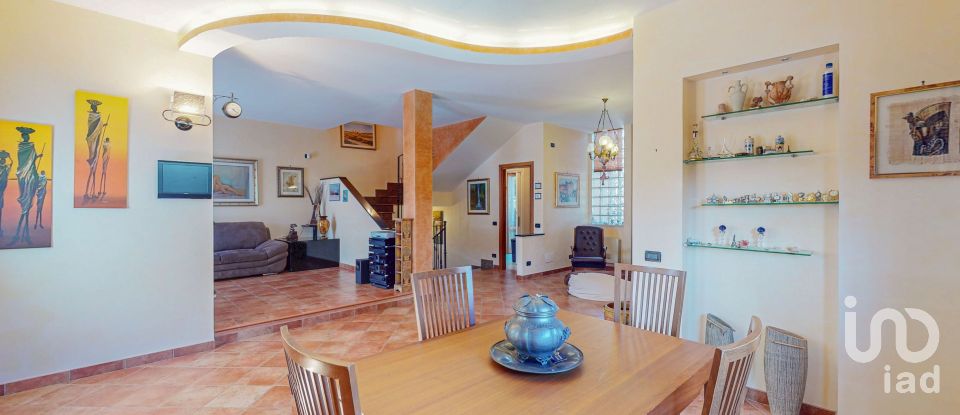 House boat 8 rooms of 296 m² in Anzio (00042)