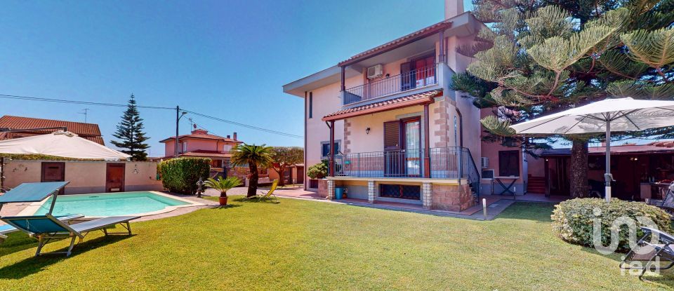 House boat 8 rooms of 296 m² in Anzio (00042)