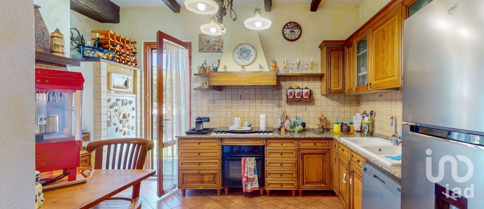 House boat 8 rooms of 296 m² in Anzio (00042)