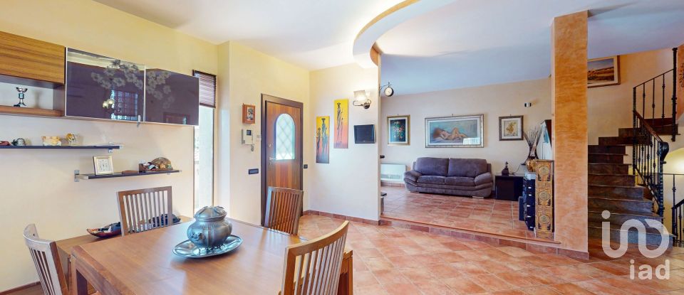 House boat 8 rooms of 296 m² in Anzio (00042)