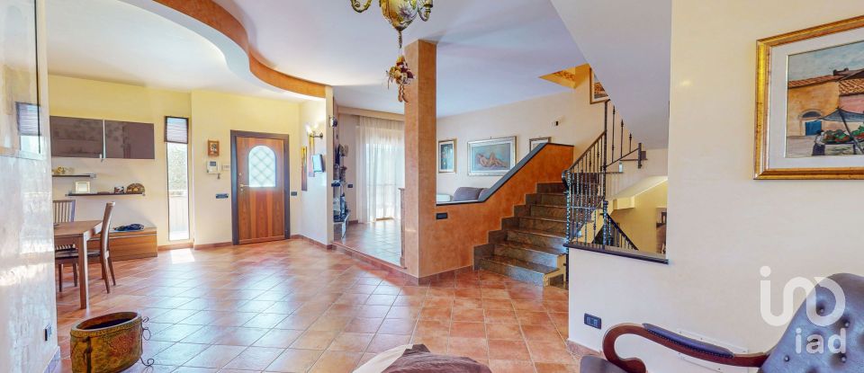 House boat 8 rooms of 296 m² in Anzio (00042)