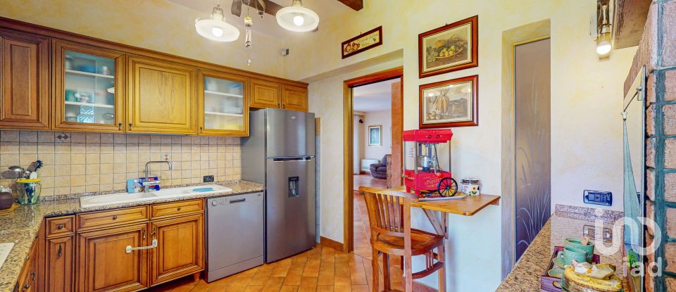 House boat 8 rooms of 296 m² in Anzio (00042)