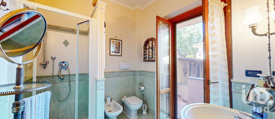 House boat 8 rooms of 296 m² in Anzio (00042)