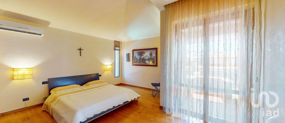 House boat 8 rooms of 296 m² in Anzio (00042)