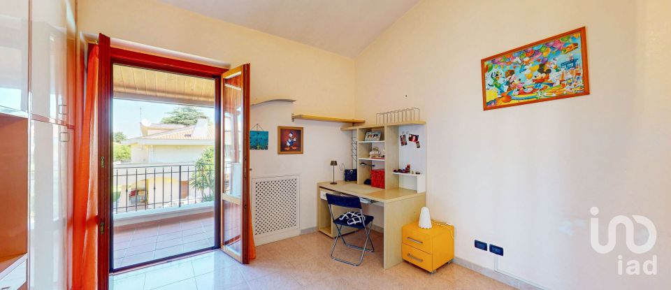 House boat 8 rooms of 296 m² in Anzio (00042)