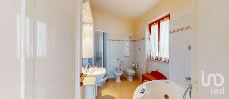 House boat 8 rooms of 296 m² in Anzio (00042)