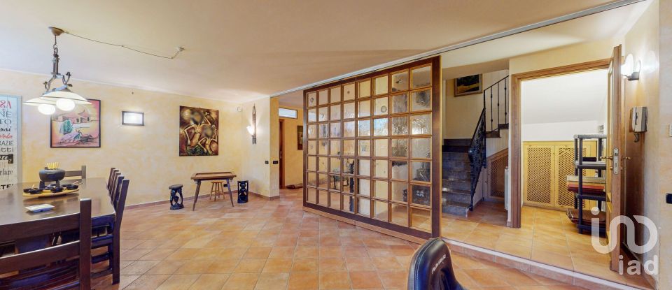 House boat 8 rooms of 296 m² in Anzio (00042)