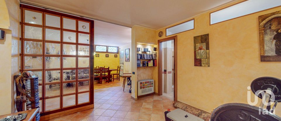 House boat 8 rooms of 296 m² in Anzio (00042)