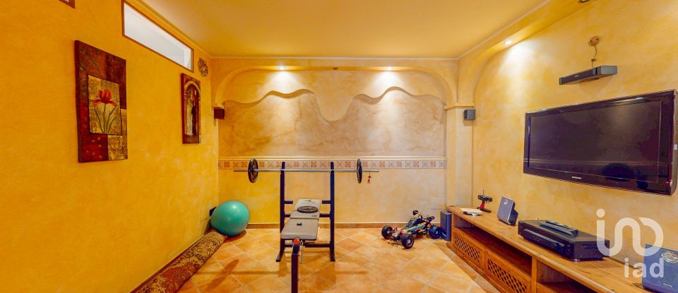 House boat 8 rooms of 296 m² in Anzio (00042)