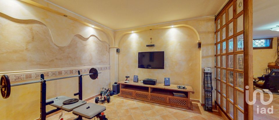 House boat 8 rooms of 296 m² in Anzio (00042)