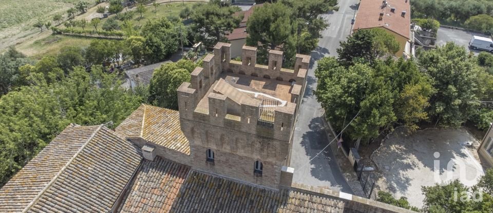 Varie superfici 4 locali di 217 m² a Camerata Picena (60020)