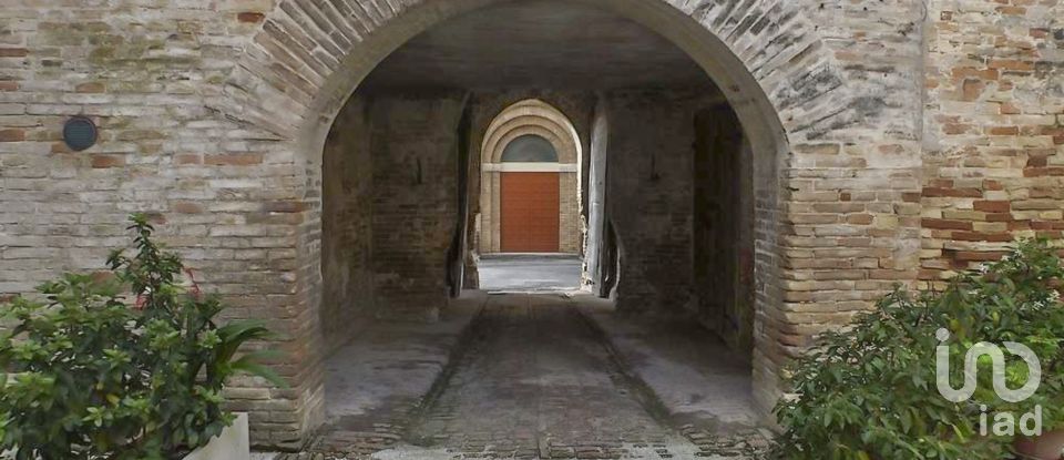 Varie superfici 4 locali di 217 m² a Camerata Picena (60020)