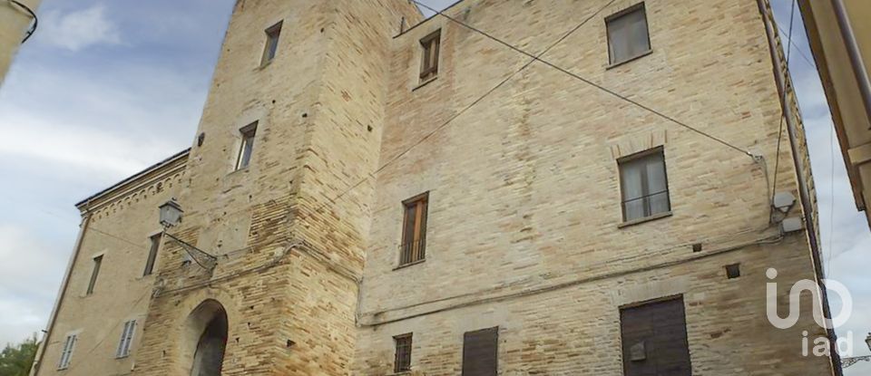 Varie superfici 4 locali di 217 m² a Camerata Picena (60020)