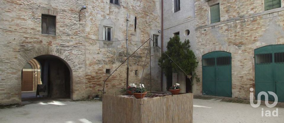 Varie superfici 4 locali di 217 m² a Camerata Picena (60020)