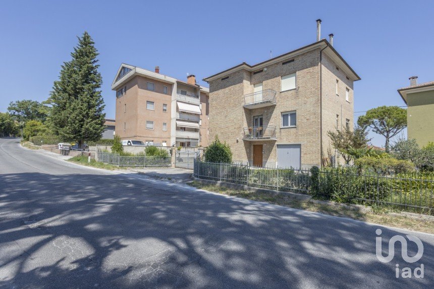 Villa Bifamiliare 10 locali di 270 m² in Filottrano (60024)