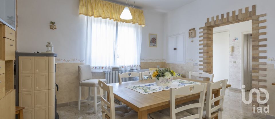 Villa Bifamiliare 10 locali di 270 m² in Filottrano (60024)